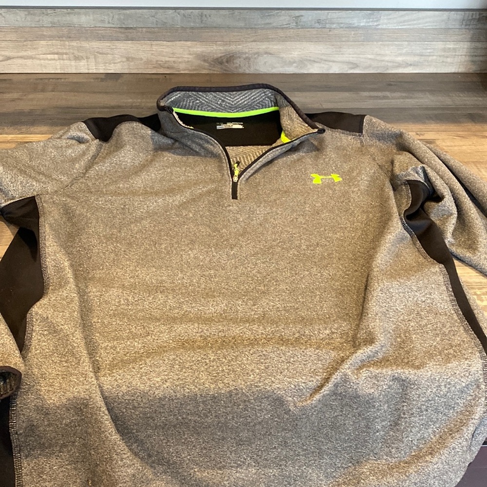 Under Armour, XXL pull over dark gray, black trim
